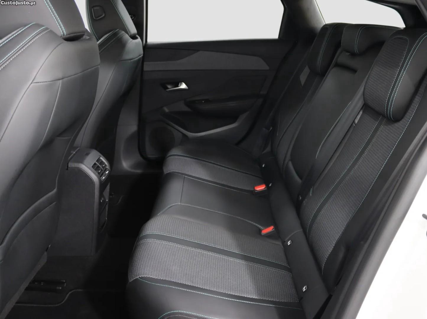 Peugeot 308 1.2 PureTech Allure Pack EAT8 — fotografia 3