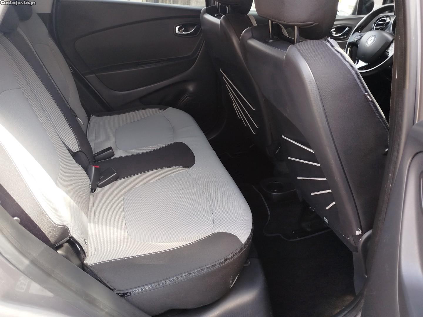 Renault Captur TCe 120 EDC Dynamique — fotografia 6