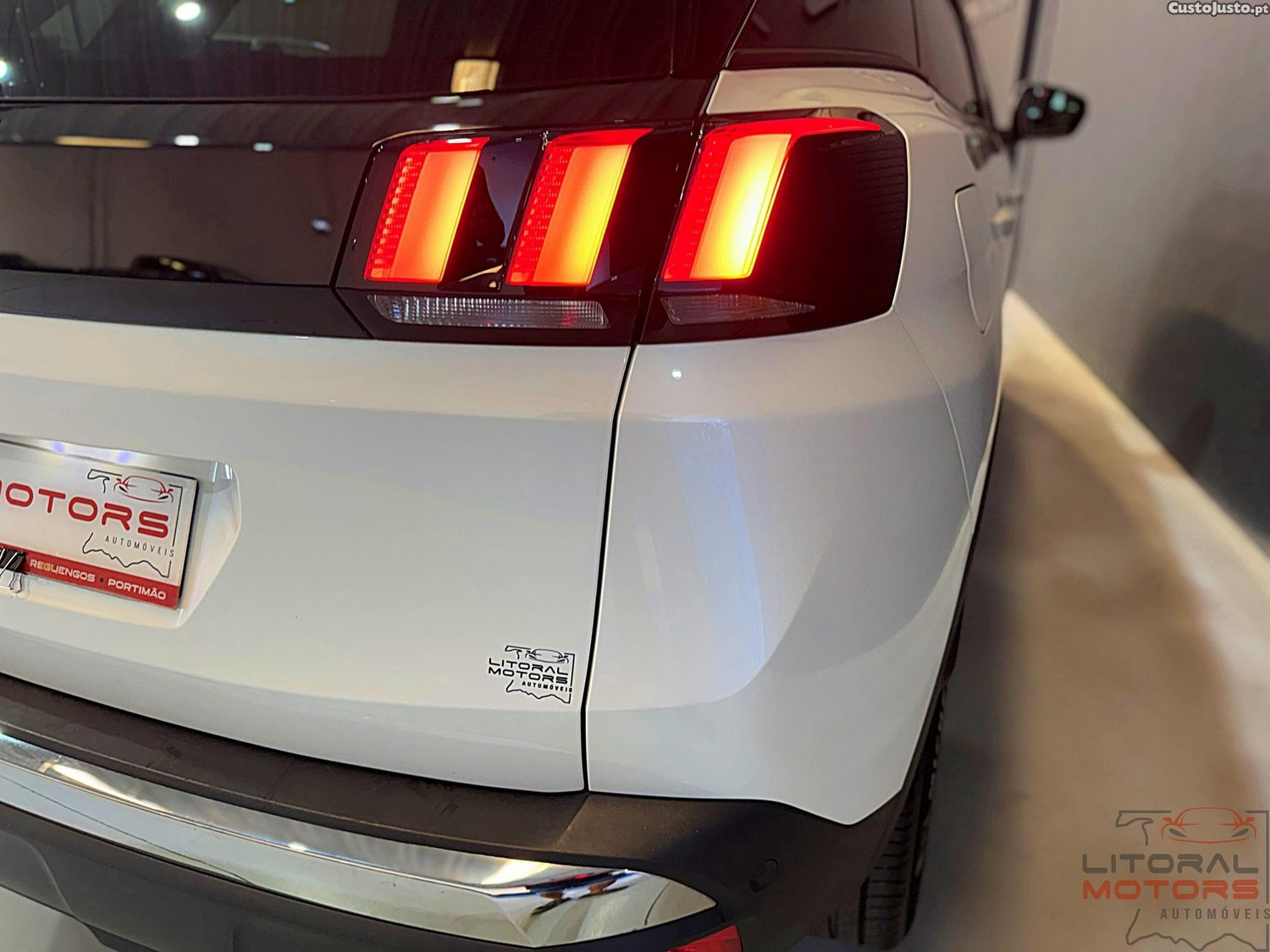 Peugeot 3008 1.2 PureTech Allure Pack EAT8 — fotografia 15