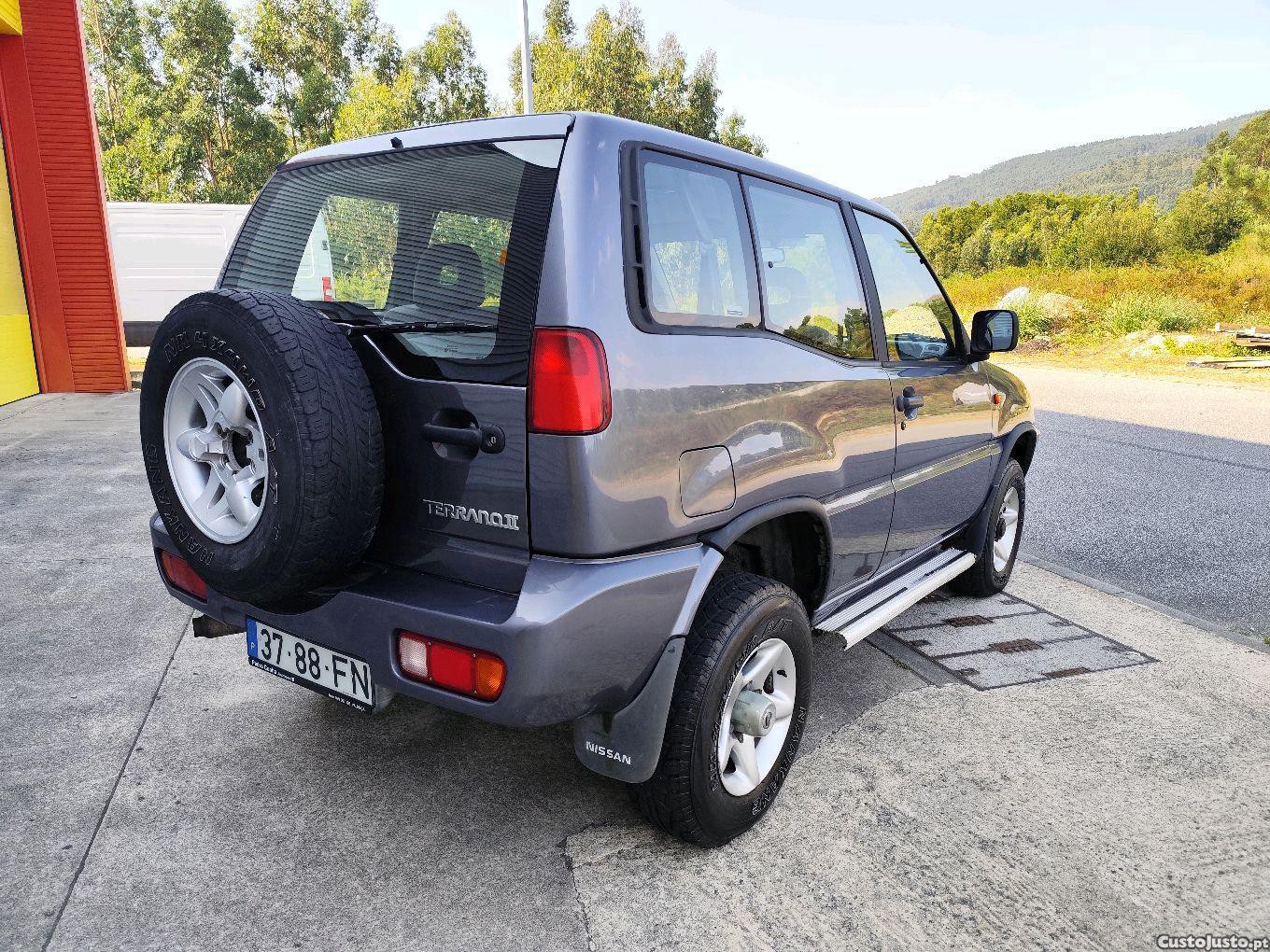 Nissan Terrano II — fotografia 8