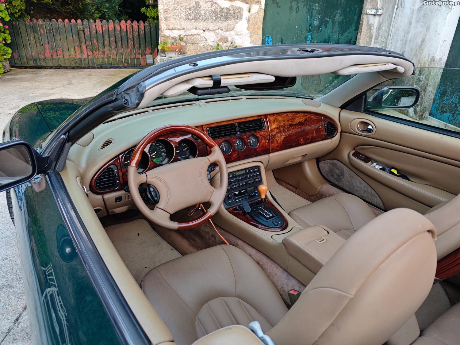 Jaguar XK8 2 Door Sports Convertible - 98 — photo 4