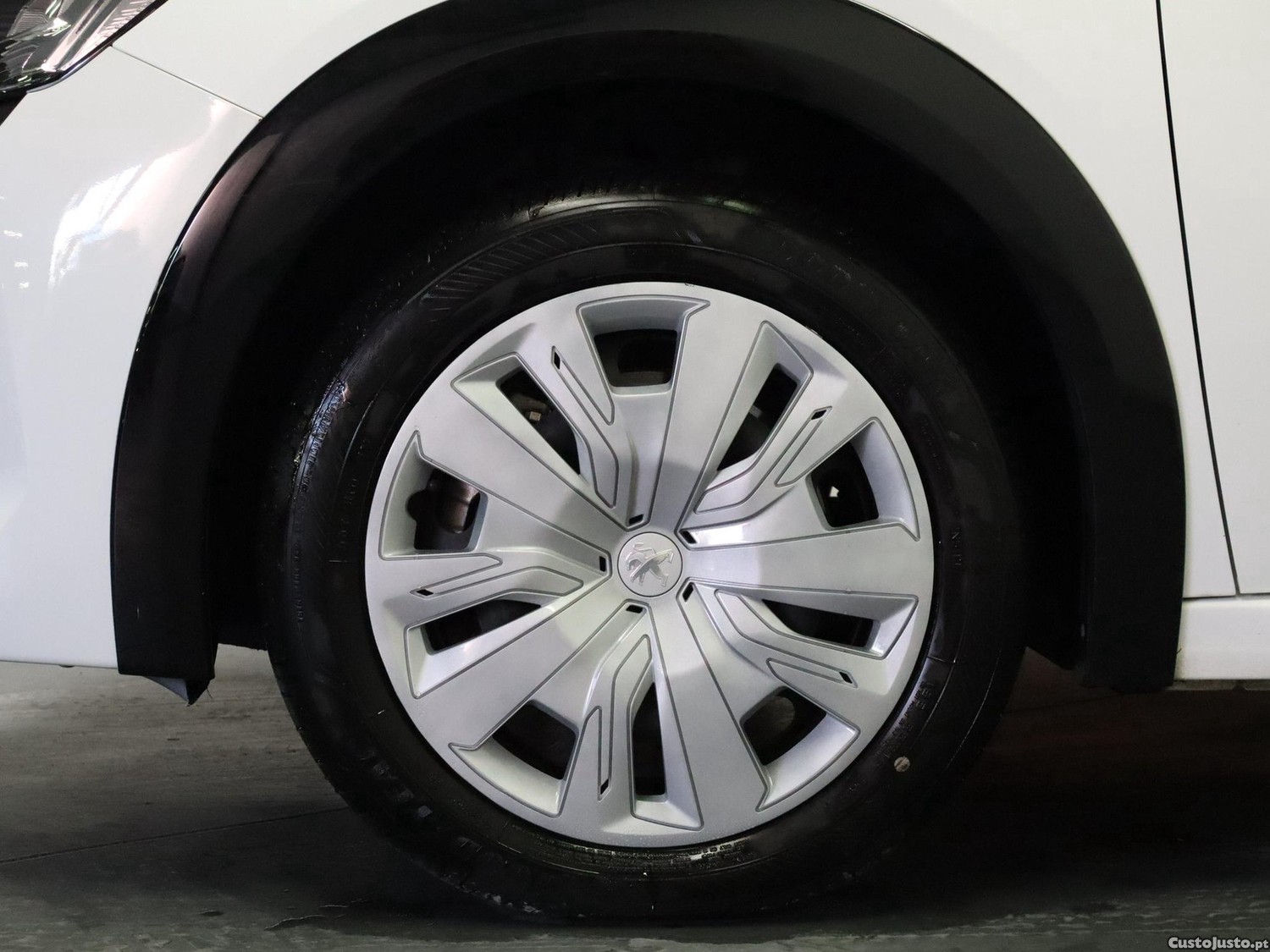 Peugeot 208 50 kWh Active — fotografia 17