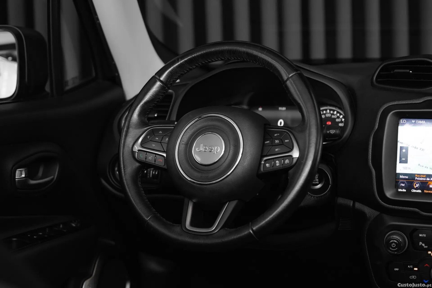 Jeep Renegade 1.0 T Limited — fotografia 14