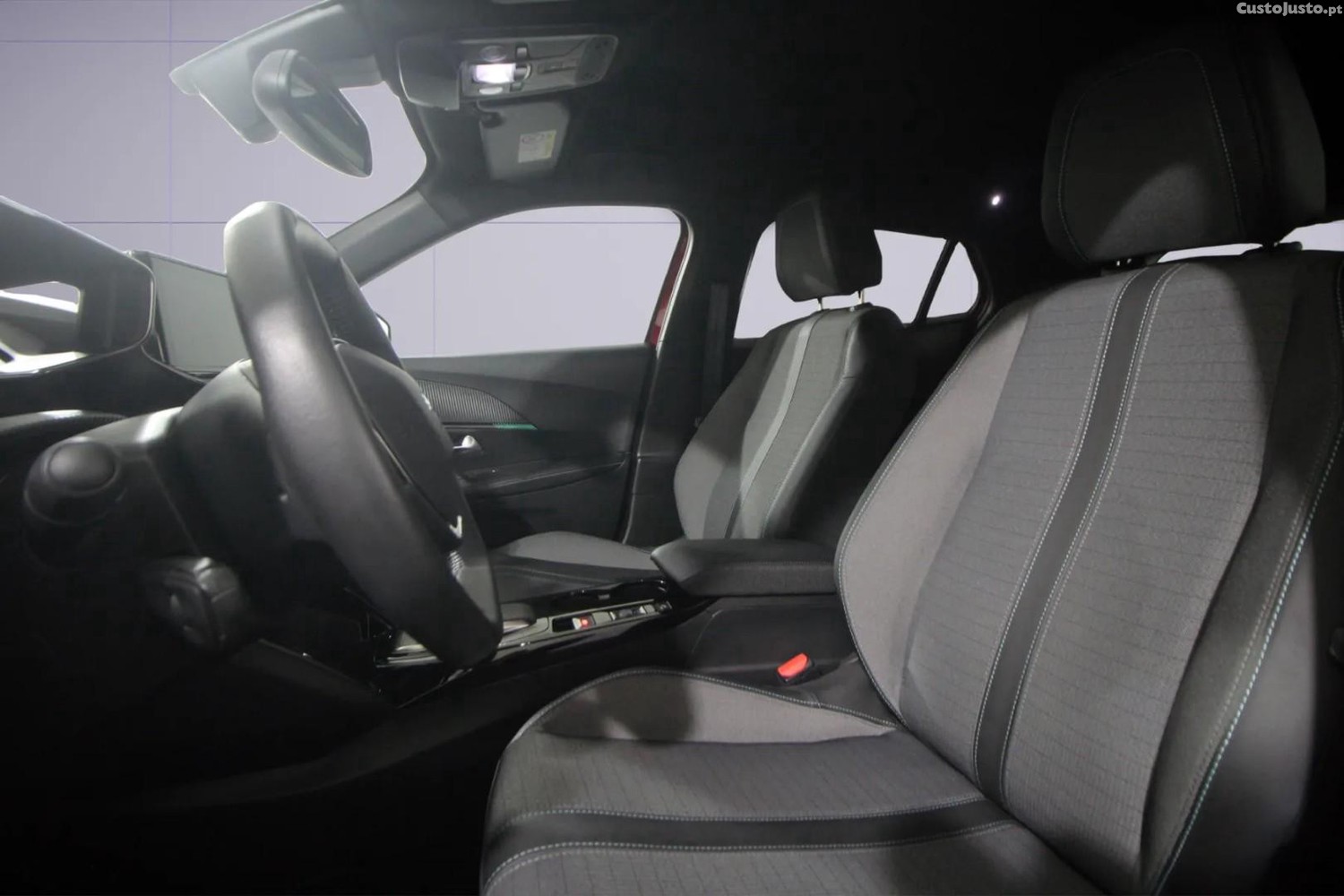 Peugeot e-2008 50 kWh Allure — fotografia 10