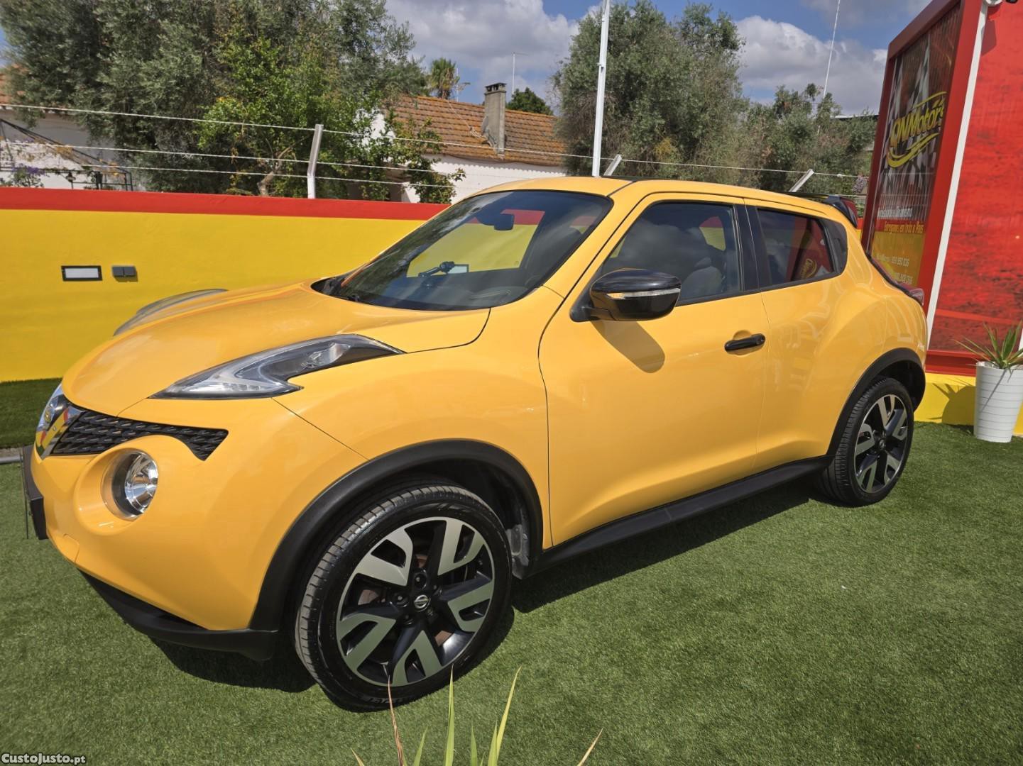 Nissan Juke 1.6 DIG-T Tekna Premium Ext.1 Yellow S. — fotografia 18