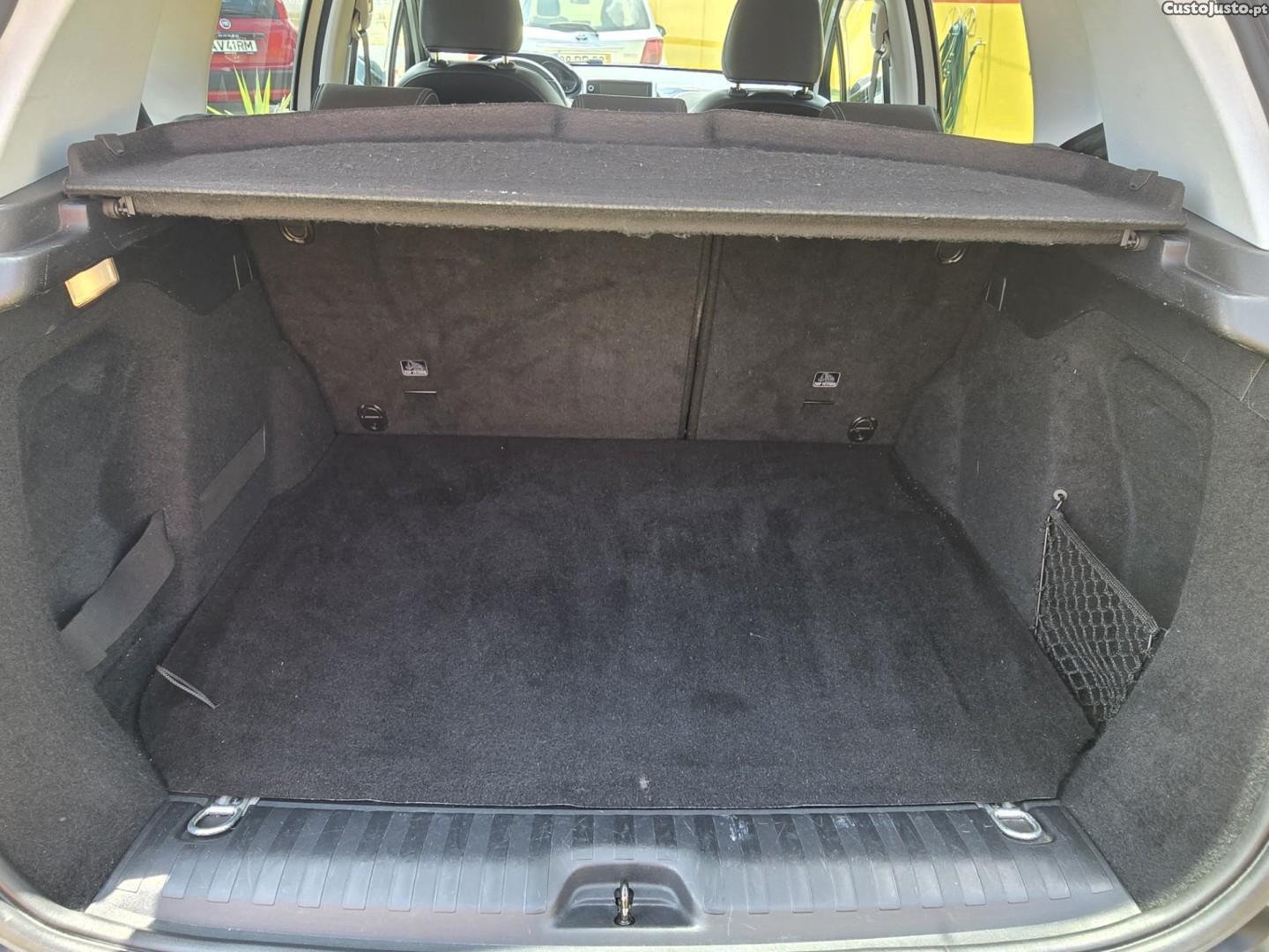 Peugeot 2008 1.2 PureTech Allure — fotografia 13