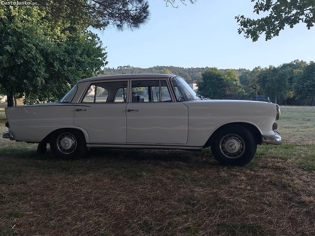 Mercedes-Benz 190 DC W110 Fintail — photo 4