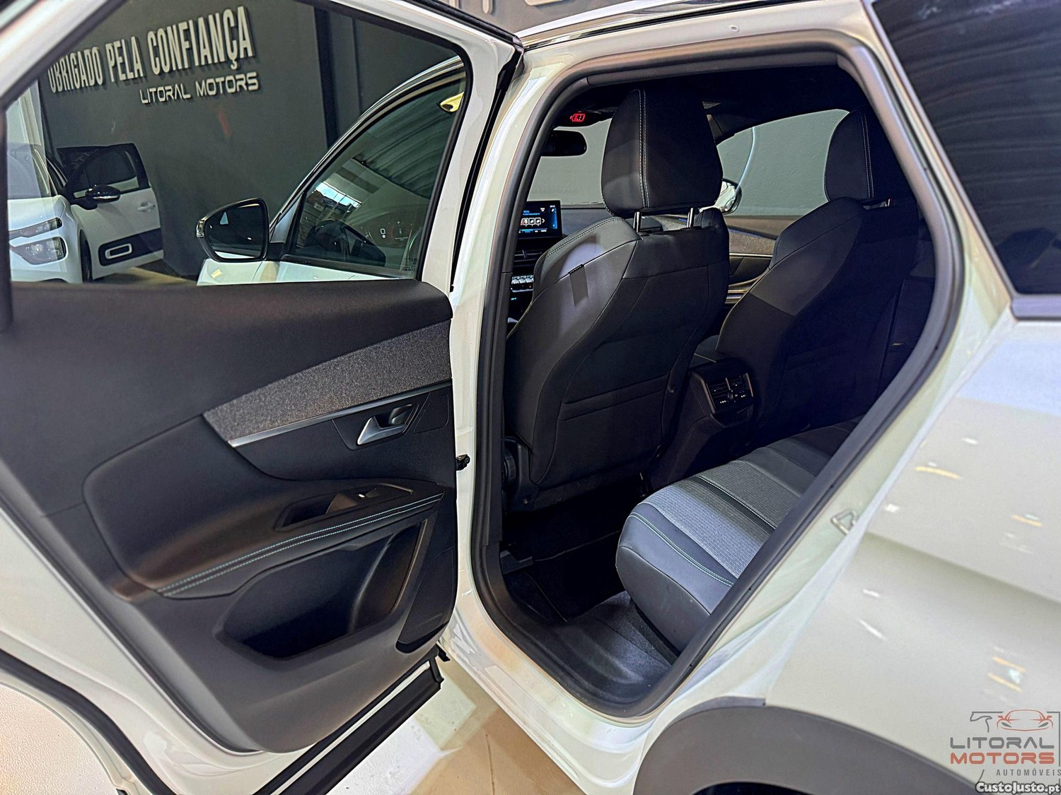 Peugeot 3008 1.2 PureTech Allure Pack EAT8 — fotografia 11