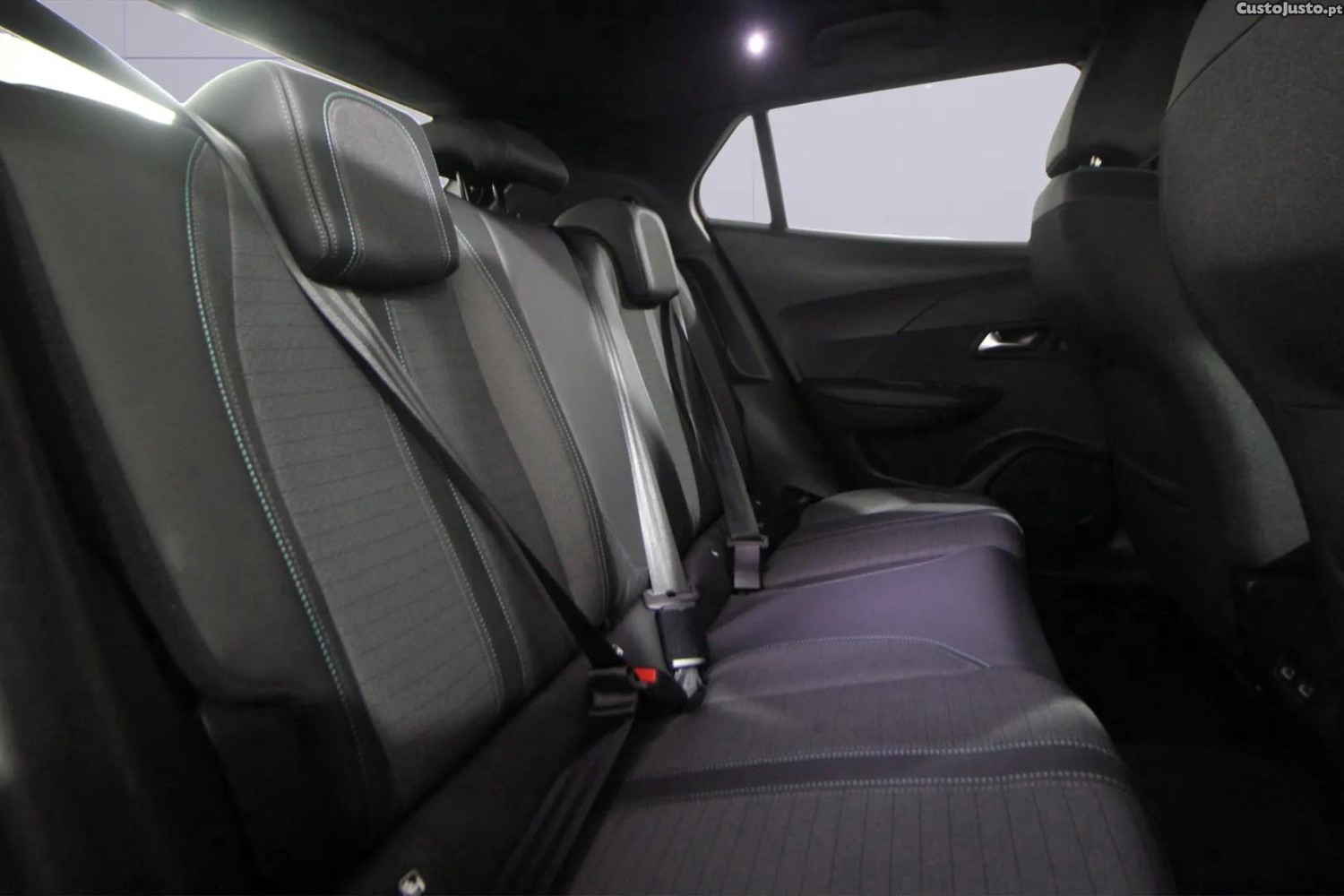 Peugeot e-2008 50 kWh Allure — fotografia 4