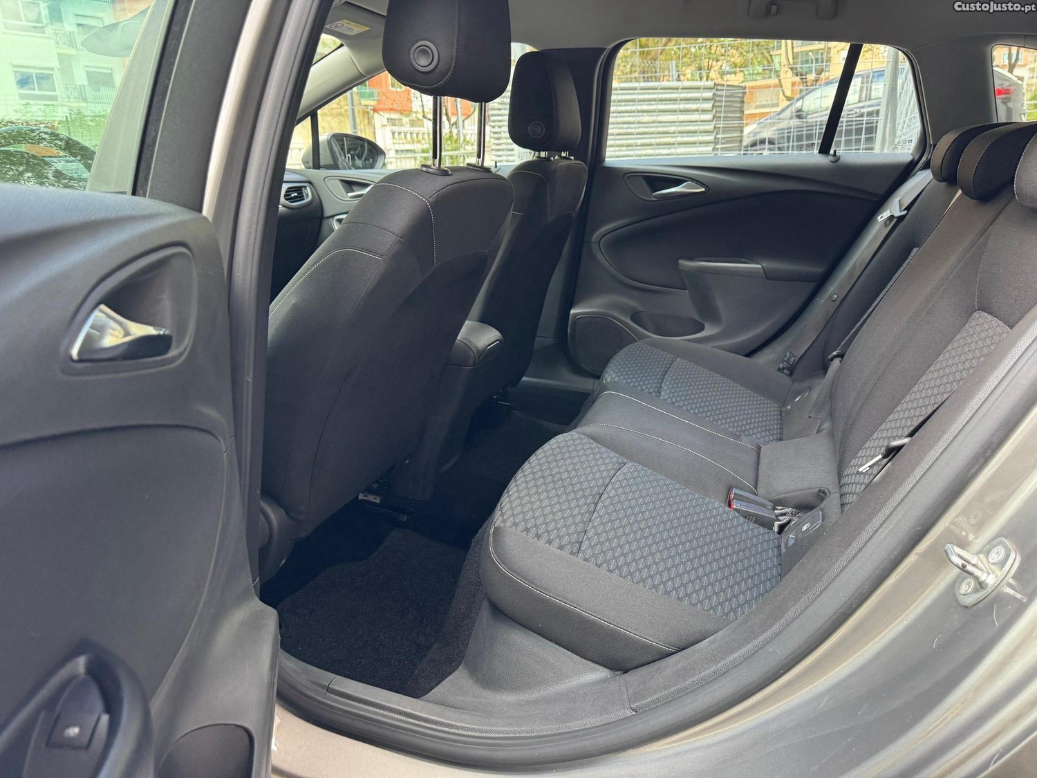 Opel Astra Sports Tourer 1.6 CDTi Cosmo S/S — fotografia 10
