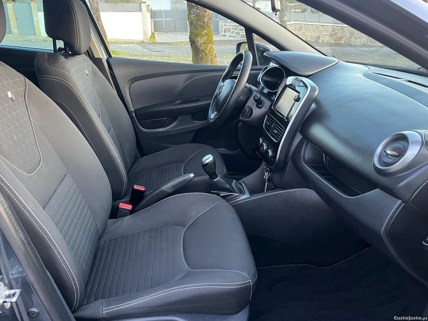 Renault Clio 0.9 TCE Limited Edition — fotografia 5