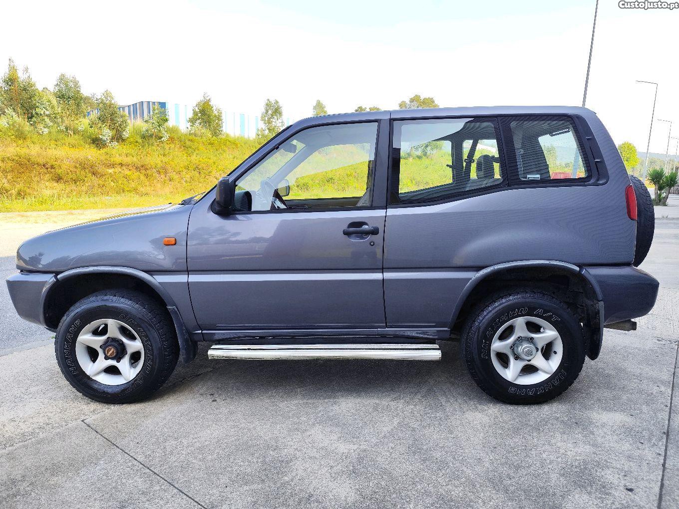 Nissan Terrano II — fotografia 6