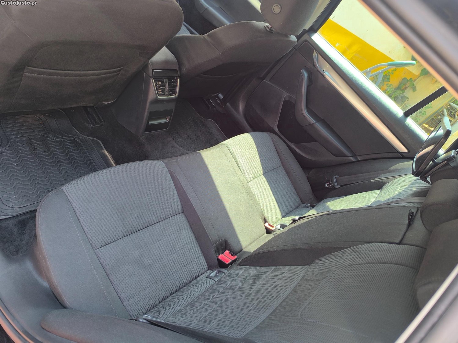 Skoda Octavia Break 1.6 Tdi — fotografia 4