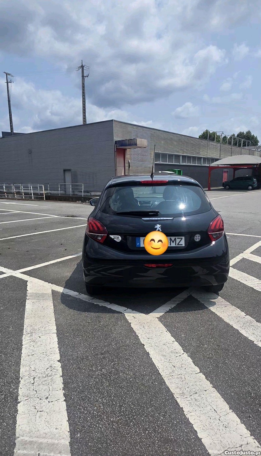 Peugeot 208 1.2 PureTech — fotografia 5