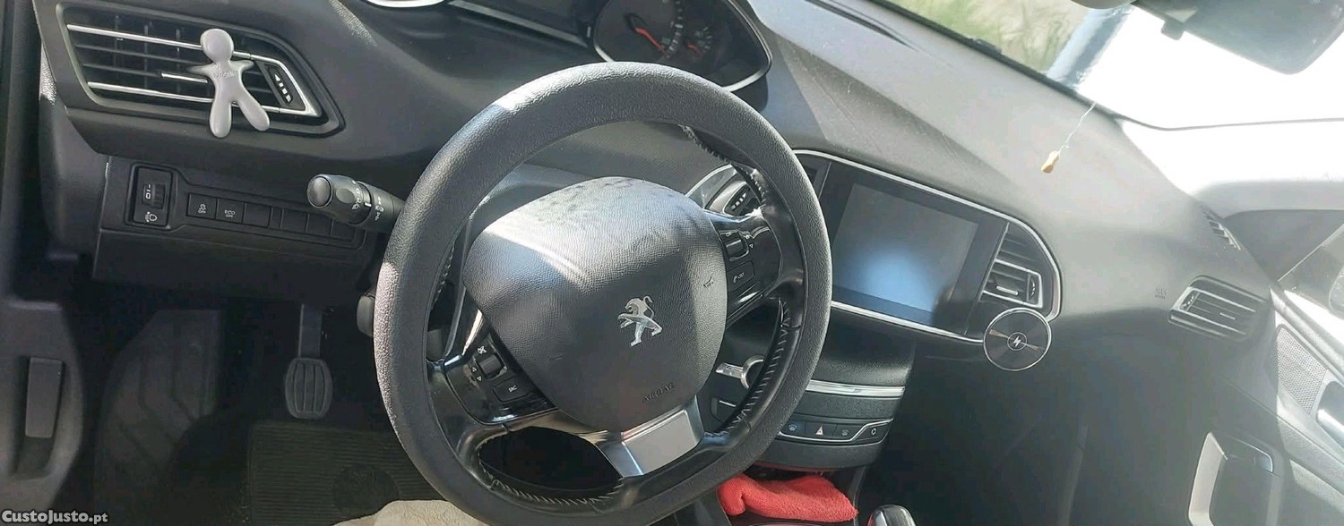 Peugeot 308 120cv blueHDI — fotografia 2