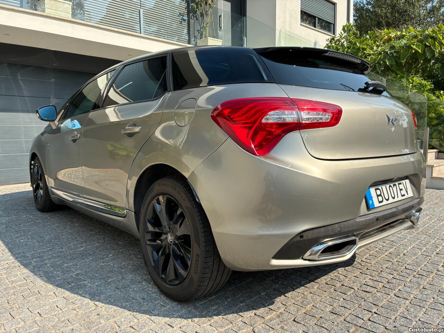 Citroën DS5 2.0 HDi Hybrid X4 Sport Chic 152mkm — fotografia 2
