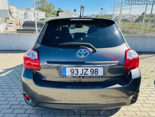 Toyota Auris 1.4 D4D VVT-I - 10 foto 4