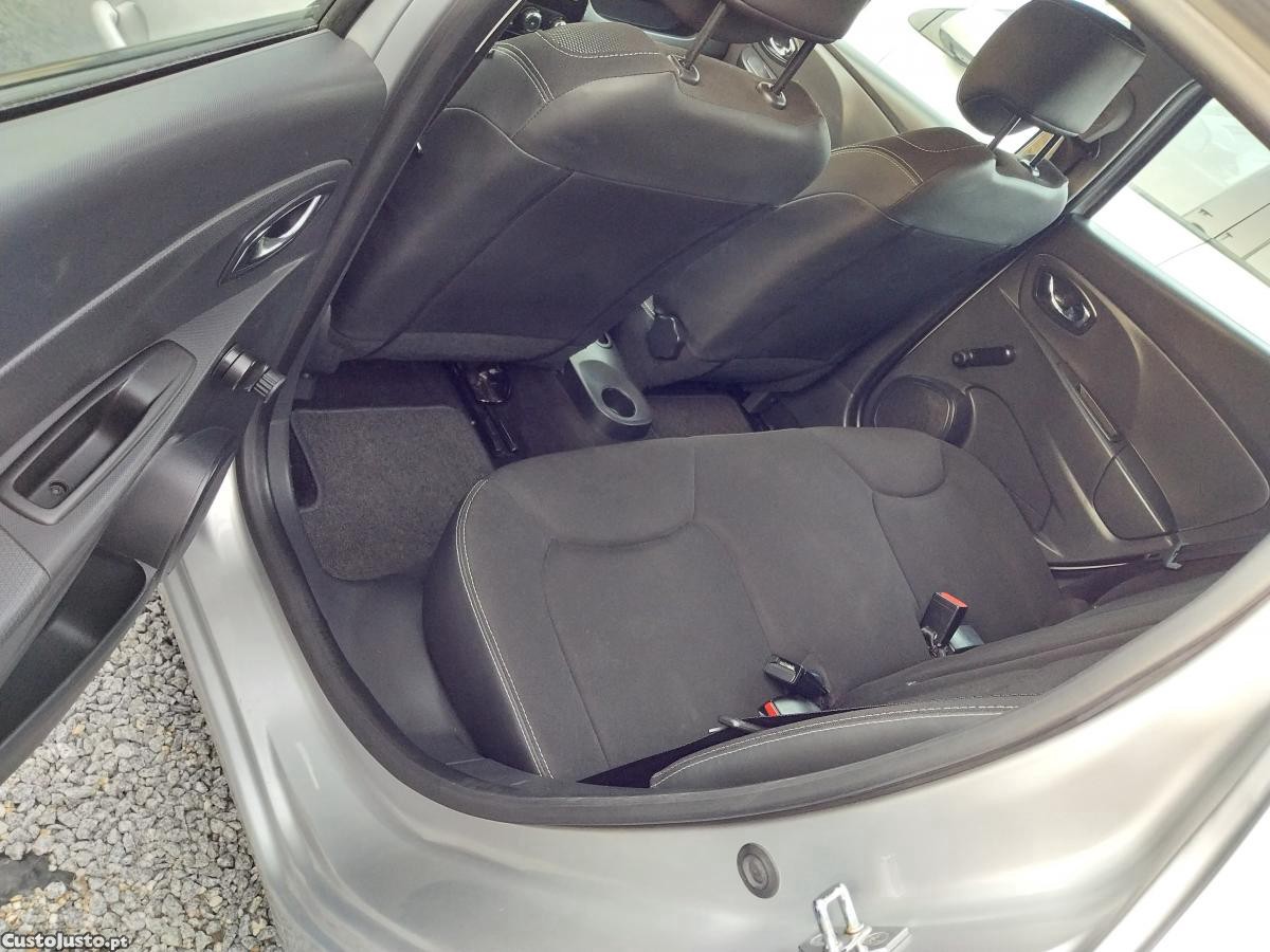 Renault Clio 1.5 dci 90cv diesel 5 lugares — fotografia 2