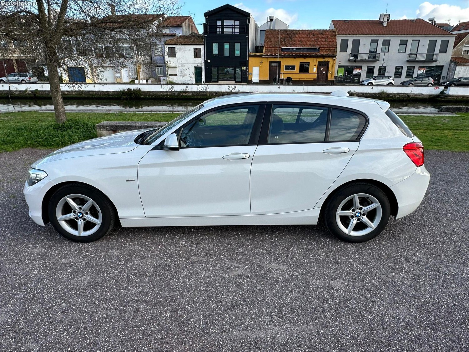 BMW 116 d EfficientDynamics Line Sport — fotografia 13