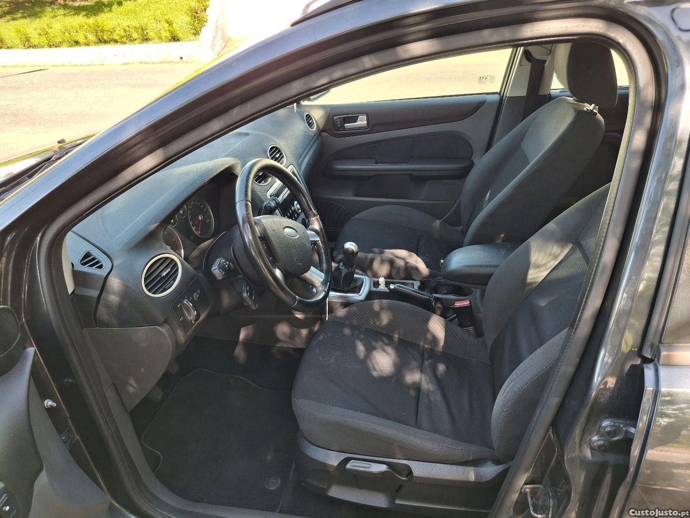 Ford Focus 1.6 TDCI Titanium — fotografia 4