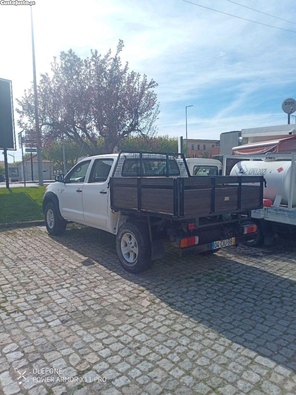 Toyota Hilux 4x4 - AC - 5 lugares - Nacional - 07 foto 5