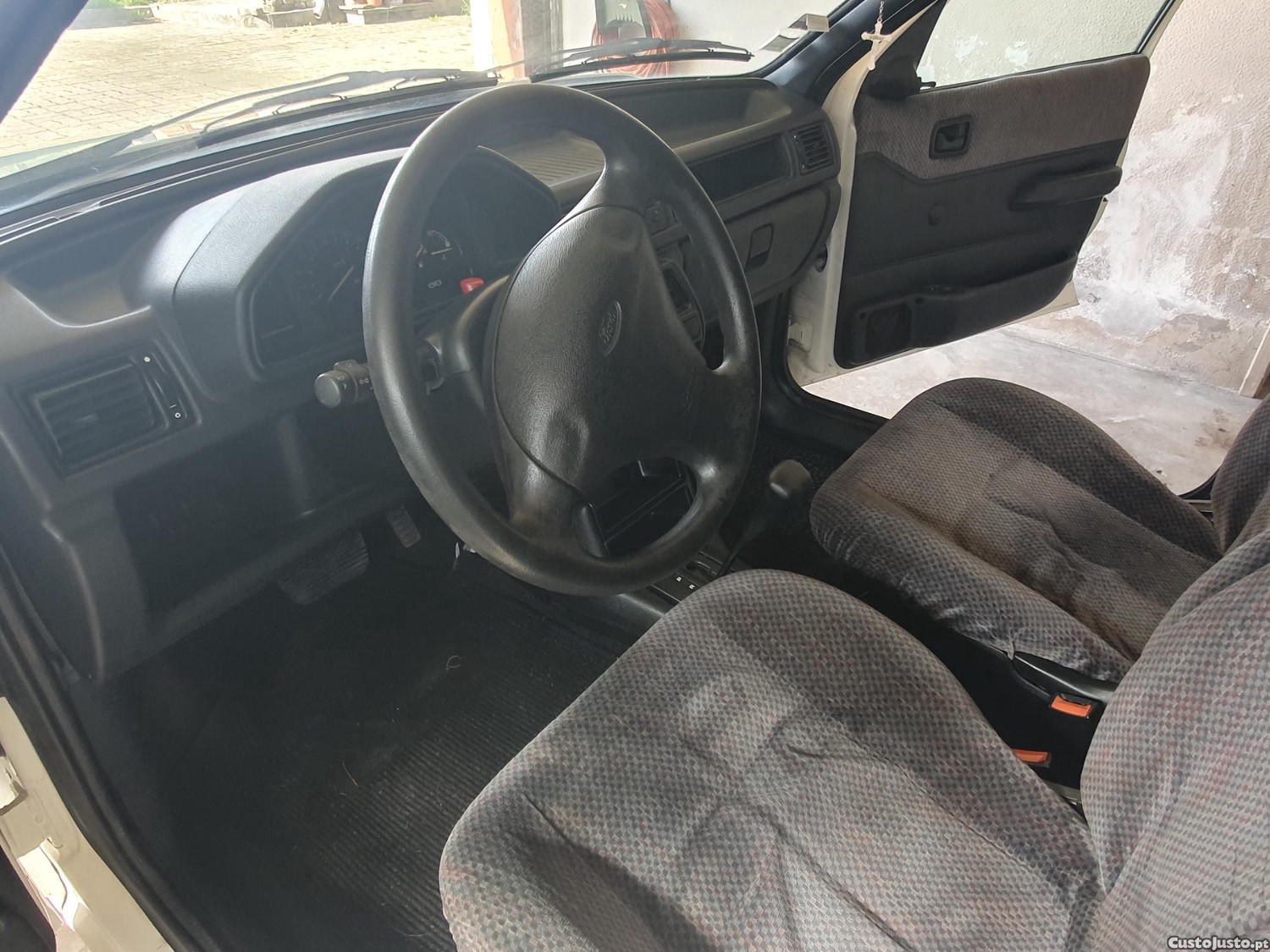 Ford Fiesta 1200 automatico — fotografia 10