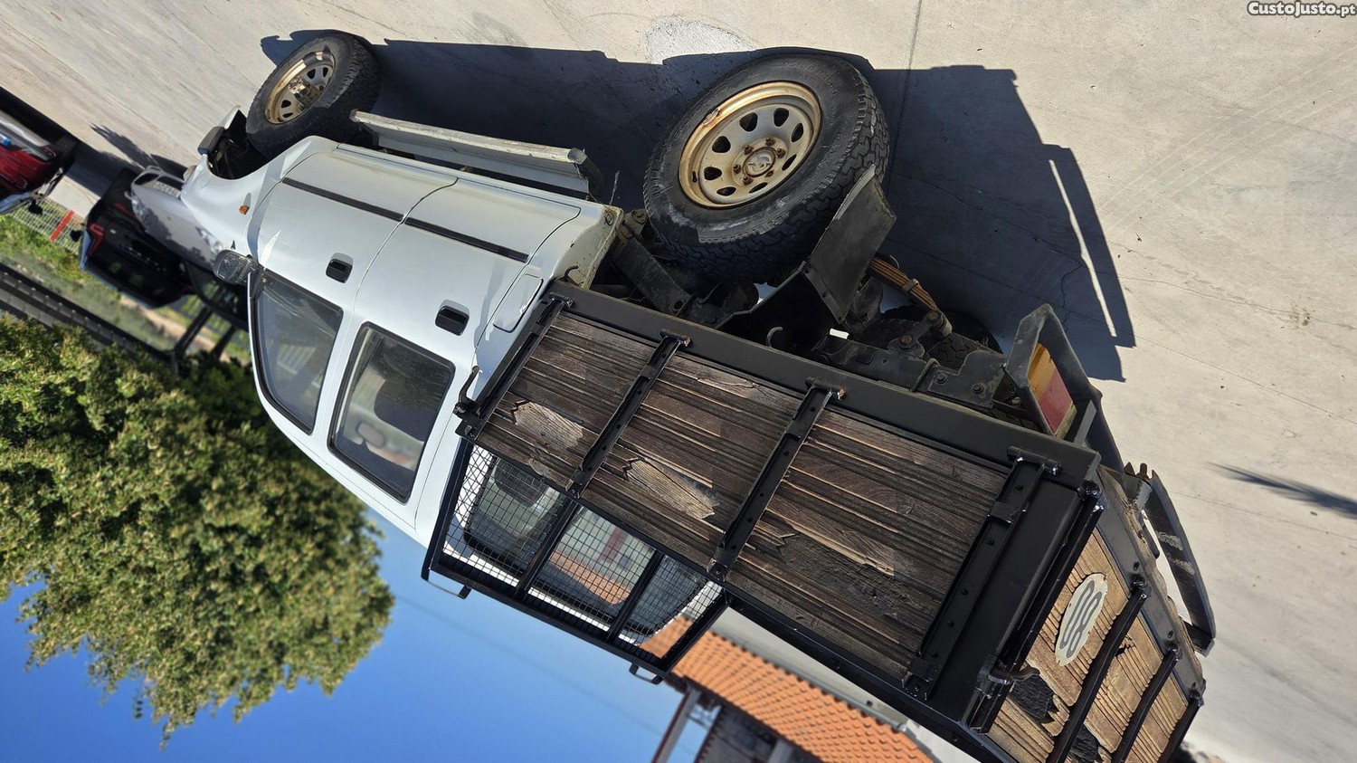 Toyota Hilux 4x4 — fotografia 4