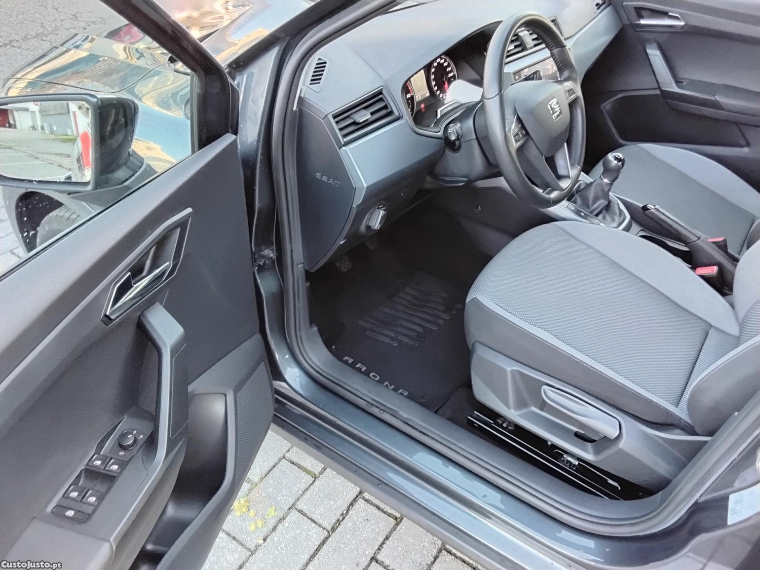 SEAT Arona 1.0 TSI STYLLE — fotografia 2