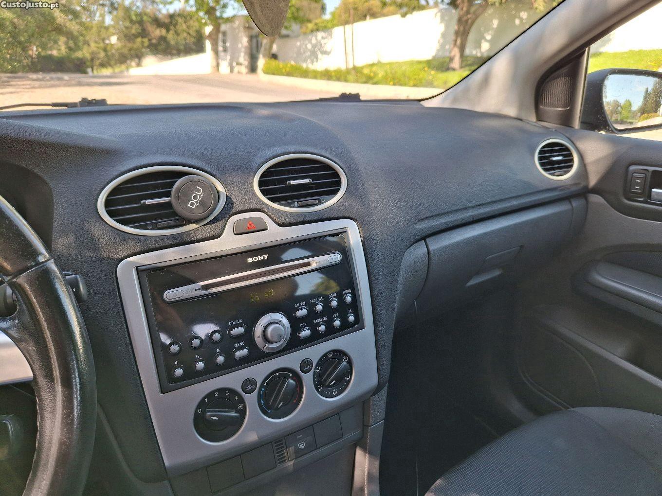 Ford Focus 1.6 TDCI Titanium — fotografia 3