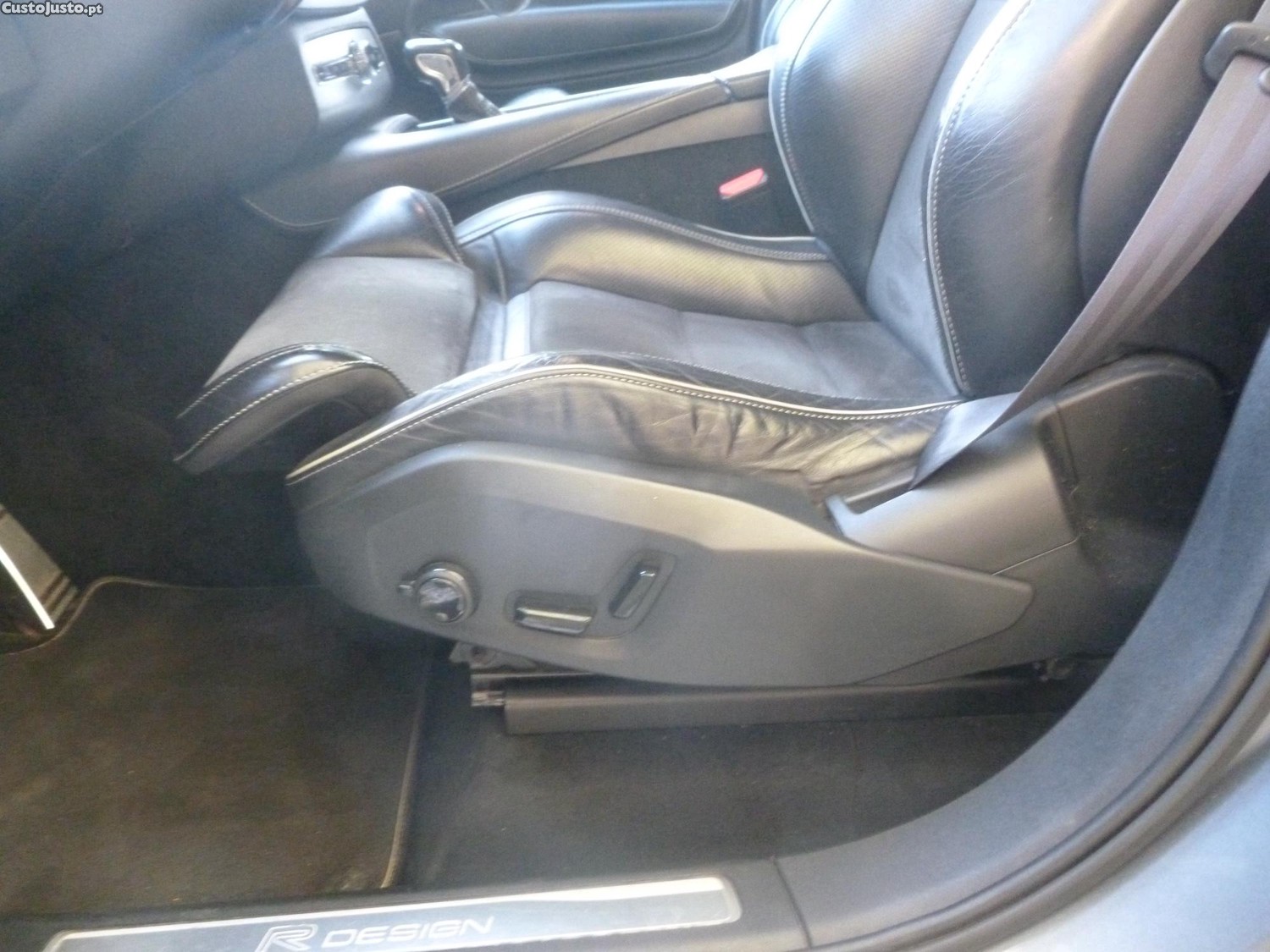 Volvo XC 90 2.0 D4 R-Design Auto — fotografia 13