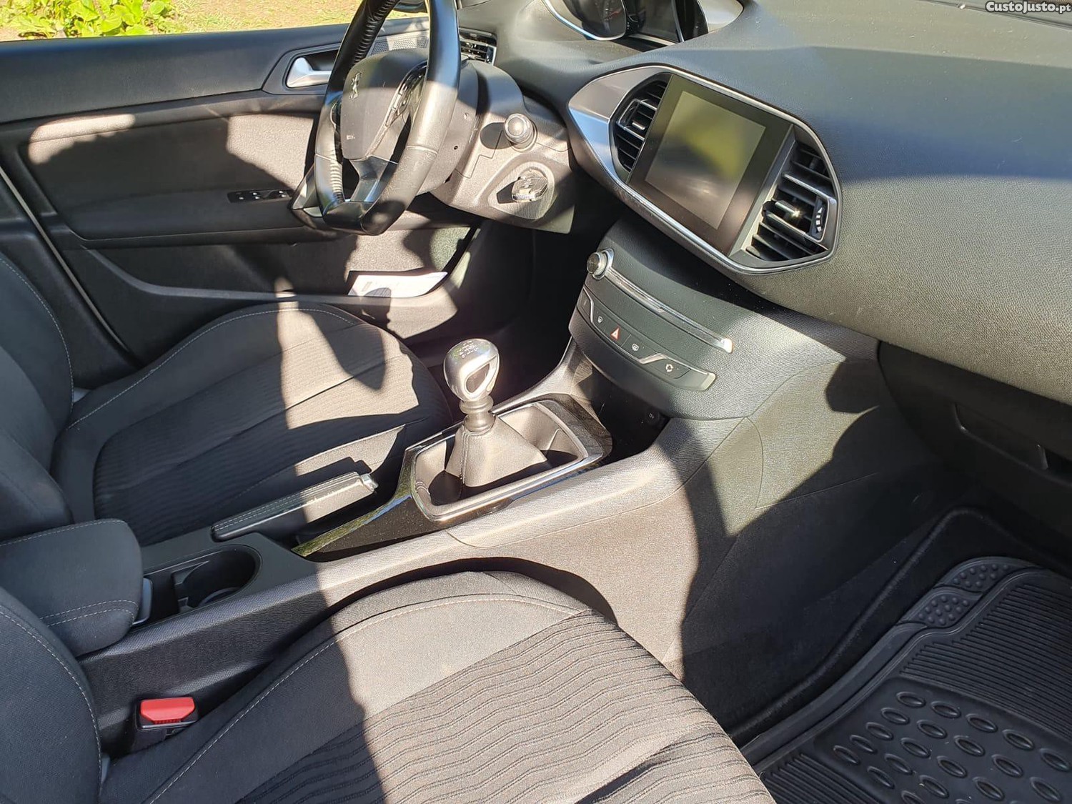 Peugeot 308 1.6 HDI120 cav — fotografia 7