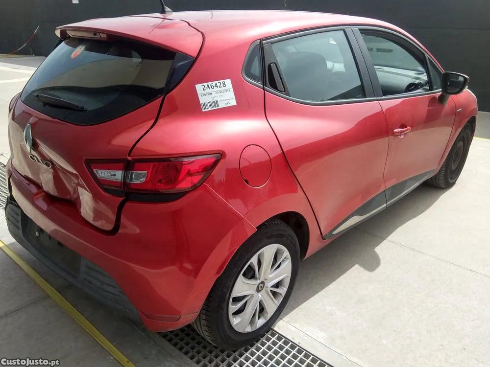 Renault Clio 0.9 TCe 90 (BHNF, BHMA, BHMH, BHJK, BHJR) (66 kW / 90 cv) [11.2012 - 08.2021] — photo 4