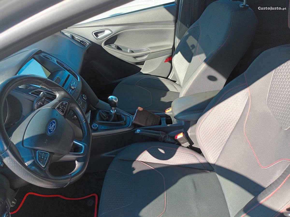 Ford Focus 150 cv st line Nacional — fotografia 3