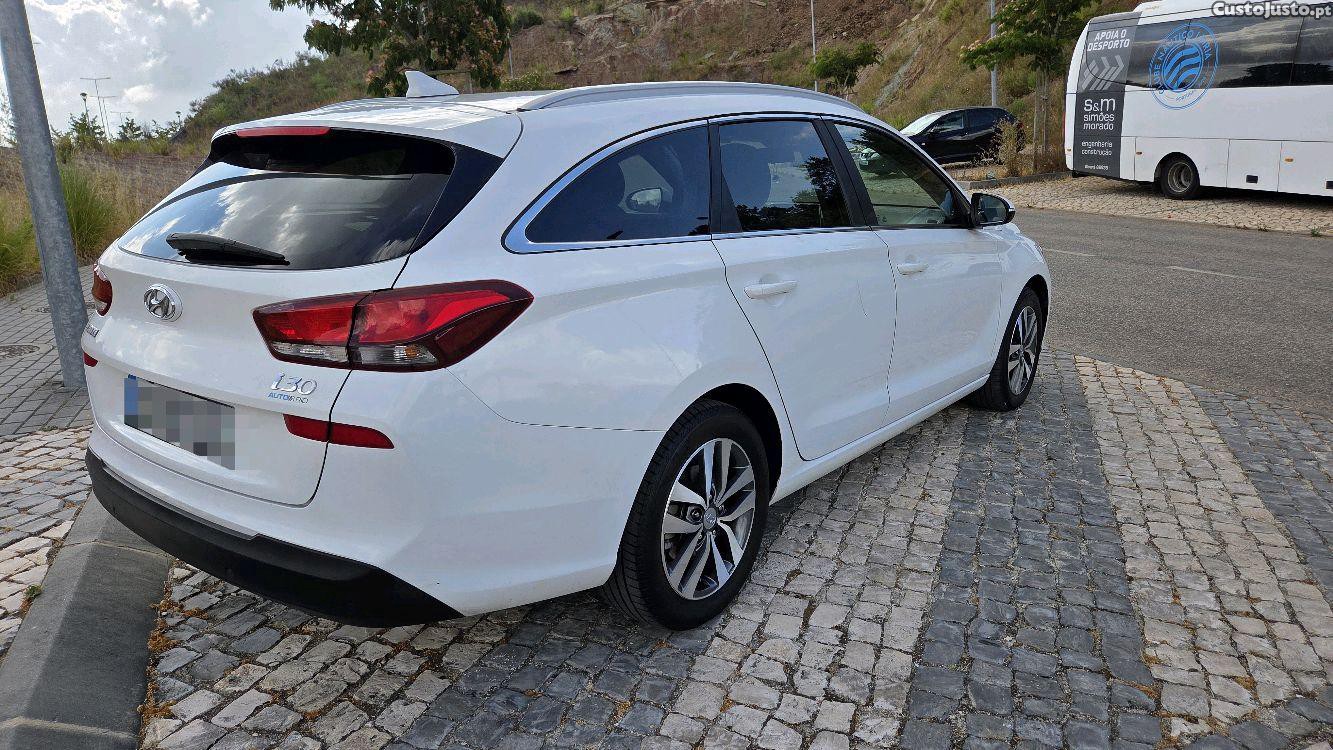 Hyundai i30 1.6 CRDI SW Style — fotografia 10