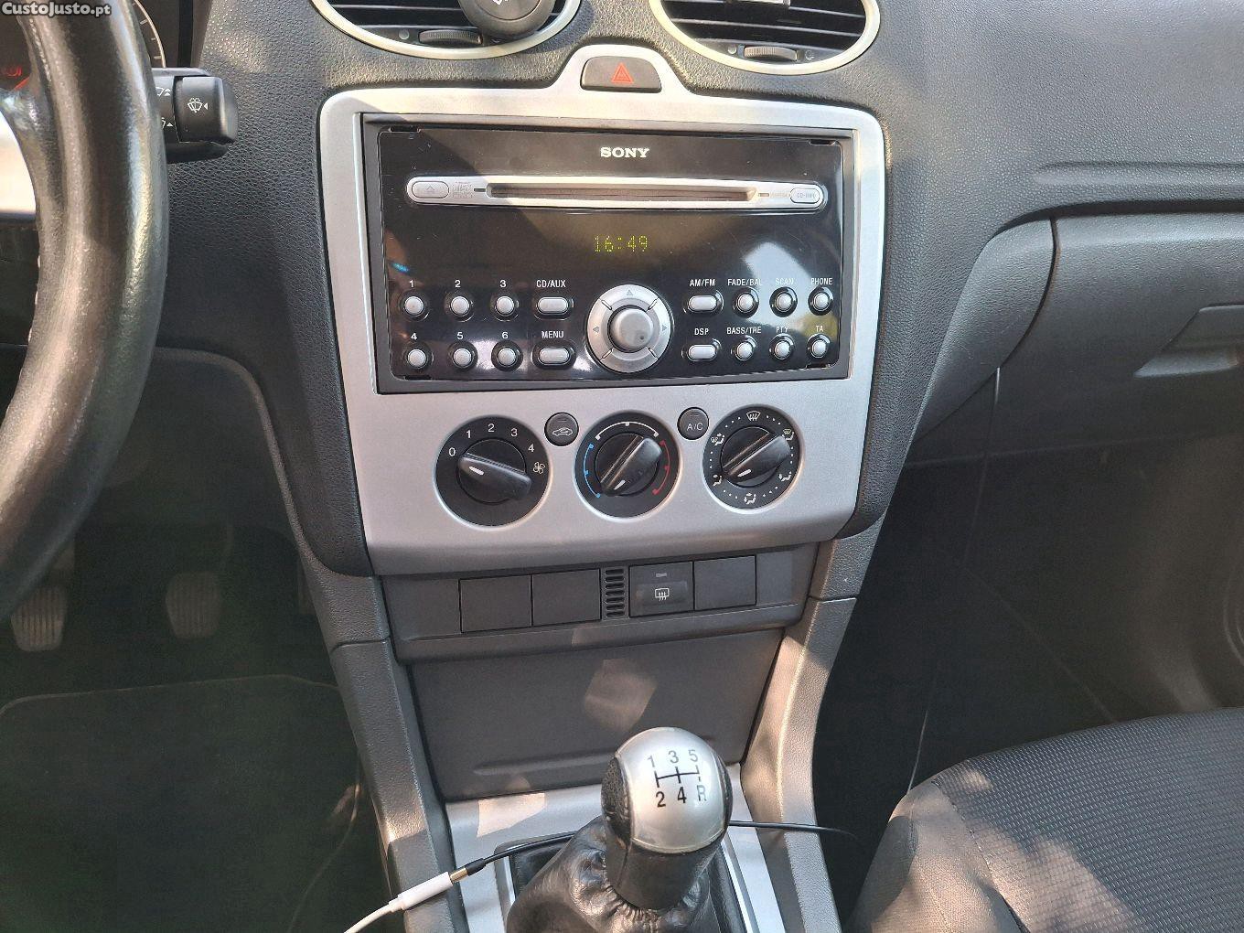 Ford Focus 1.6 TDCI Titanium — fotografia 2
