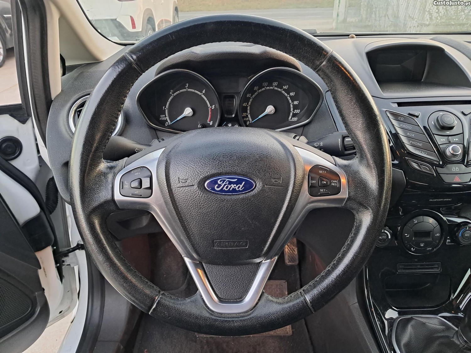 Ford Fiesta Titanium — fotografia 3