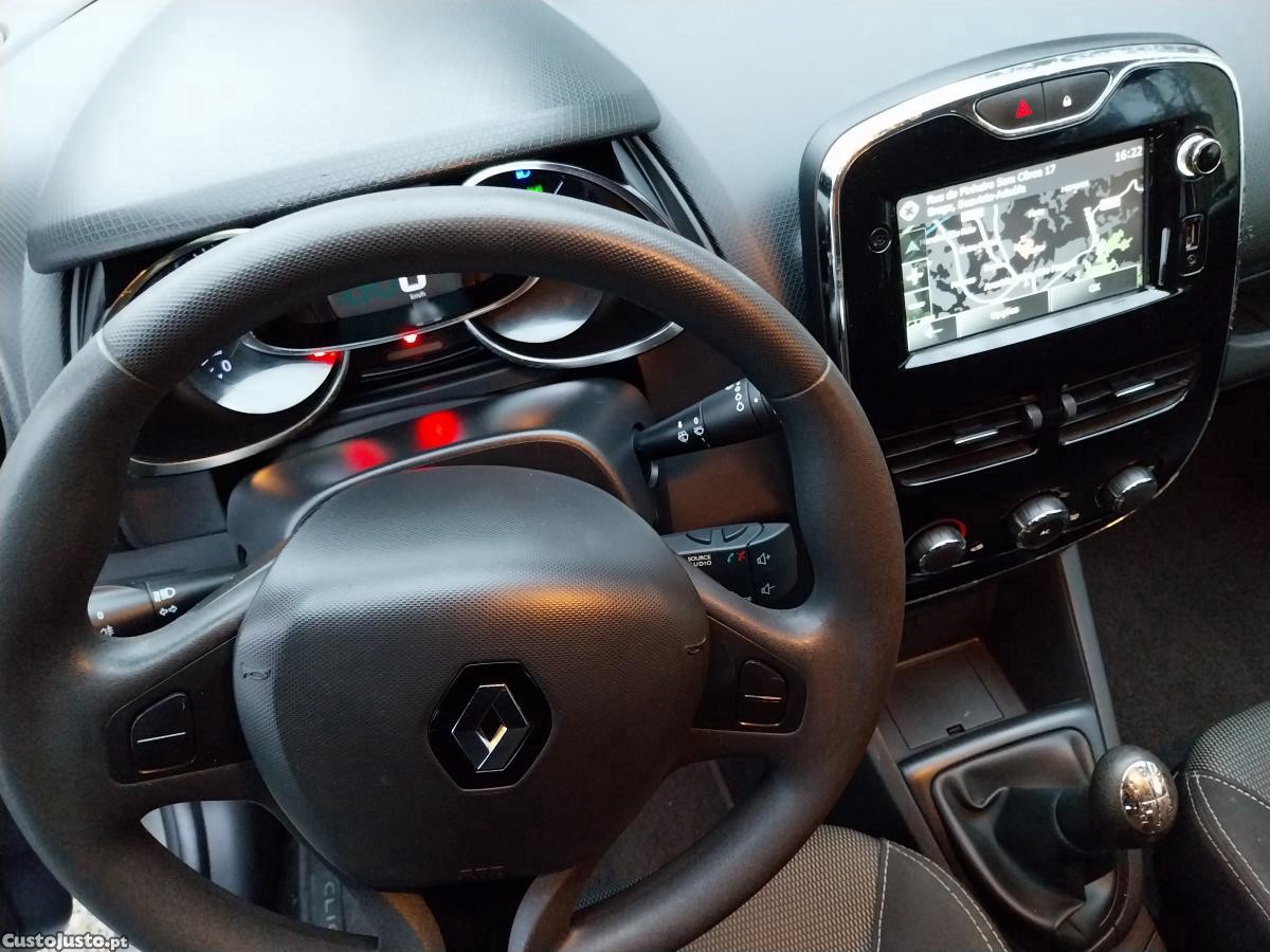 Renault Clio 1.5 dci 90cv diesel 5 lugares — fotografia 3