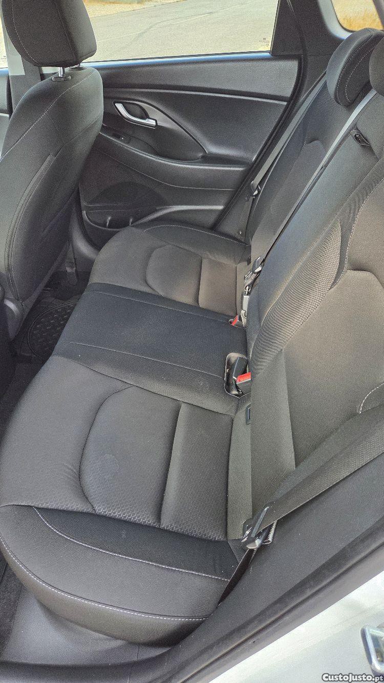 Hyundai i30 1.6 CRDI SW Style — fotografia 7