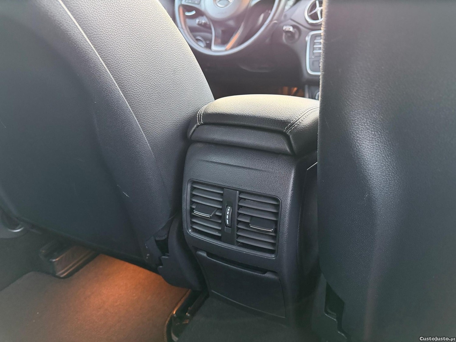 Mercedes-Benz CLA 200 d Aut. — fotografia 2