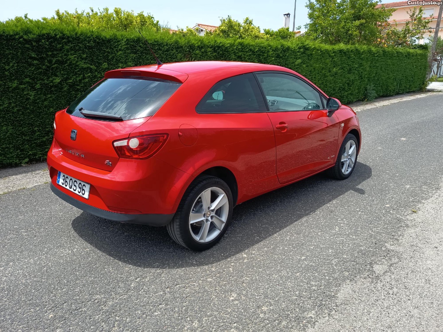 SEAT Ibiza 1.6 TDI 90cv FR COPA — fotografia 6