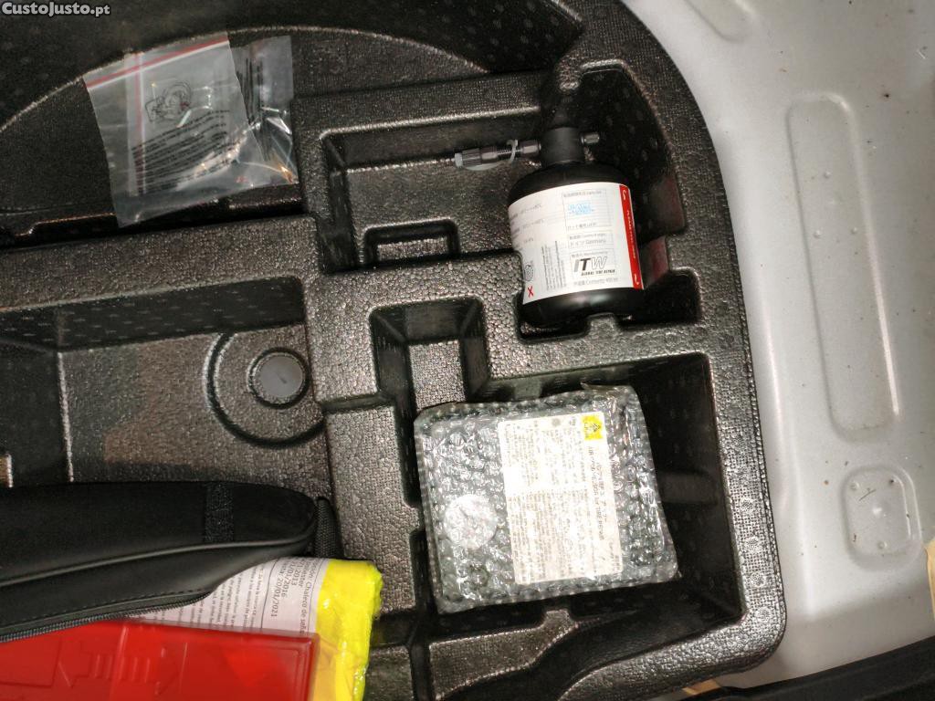 Toyota Yaris 1.5 HDF Comfort Auto 115cv — fotografia 13