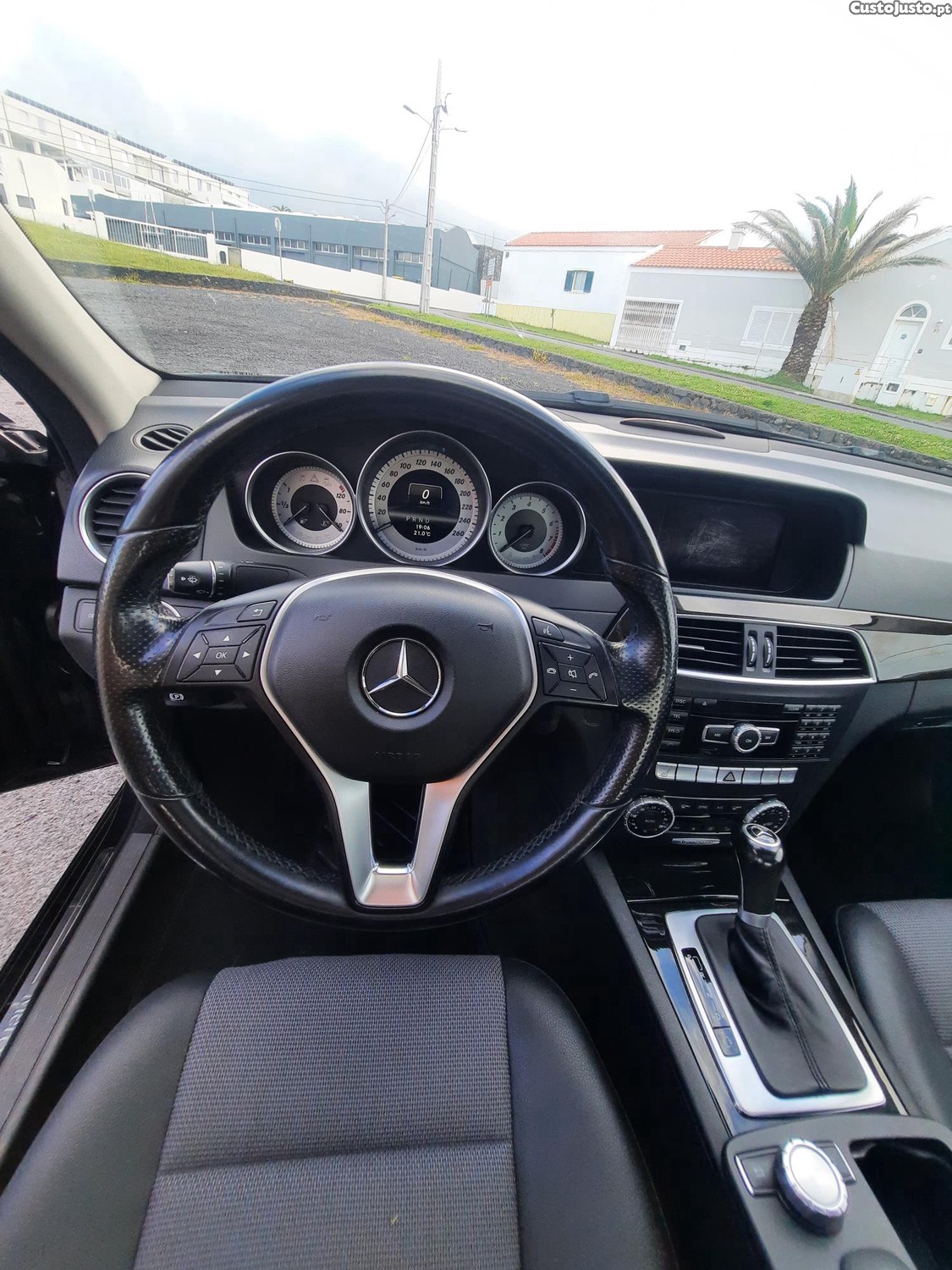 Mercedes-Benz C 200 200 — fotografia 2