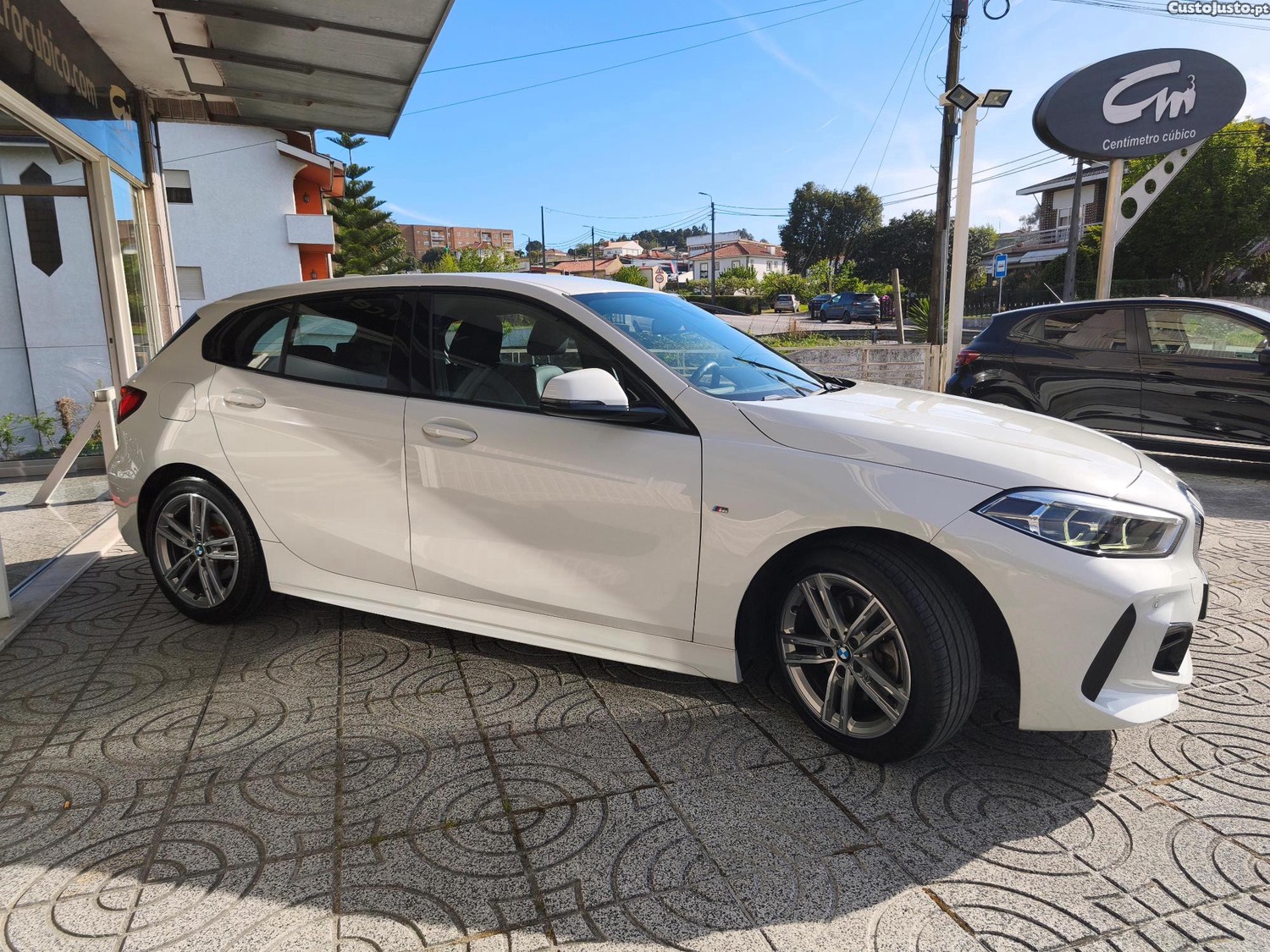 BMW 116 d Pack M 32 mil kms — fotografia 19