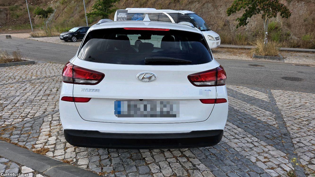Hyundai i30 1.6 CRDI SW Style — fotografia 8