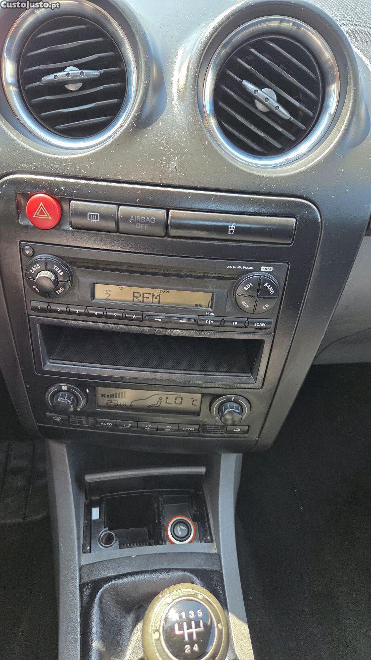 SEAT Ibiza 1.2 12v Sport — fotografia 4