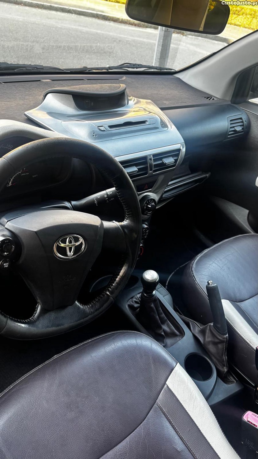 Toyota iQ 1.0 68cv — fotografia 7