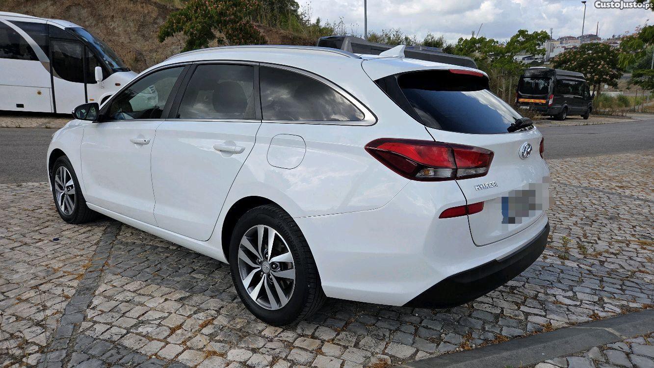 Hyundai i30 1.6 CRDI SW Style — fotografia 9