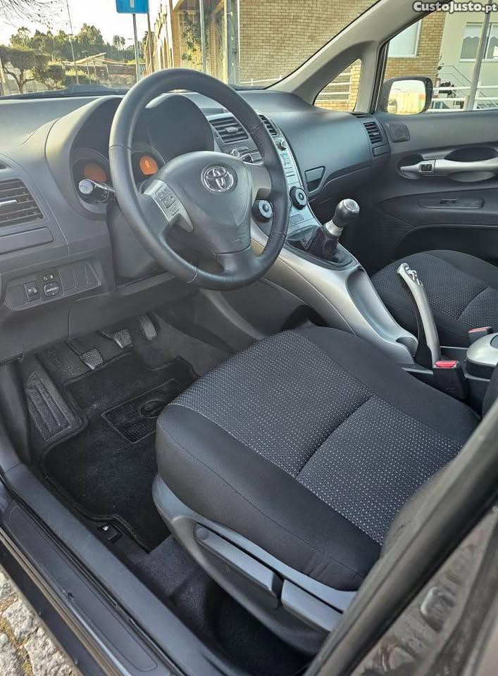 Toyota Auris 1.4 D4D 90CV — fotografia 3