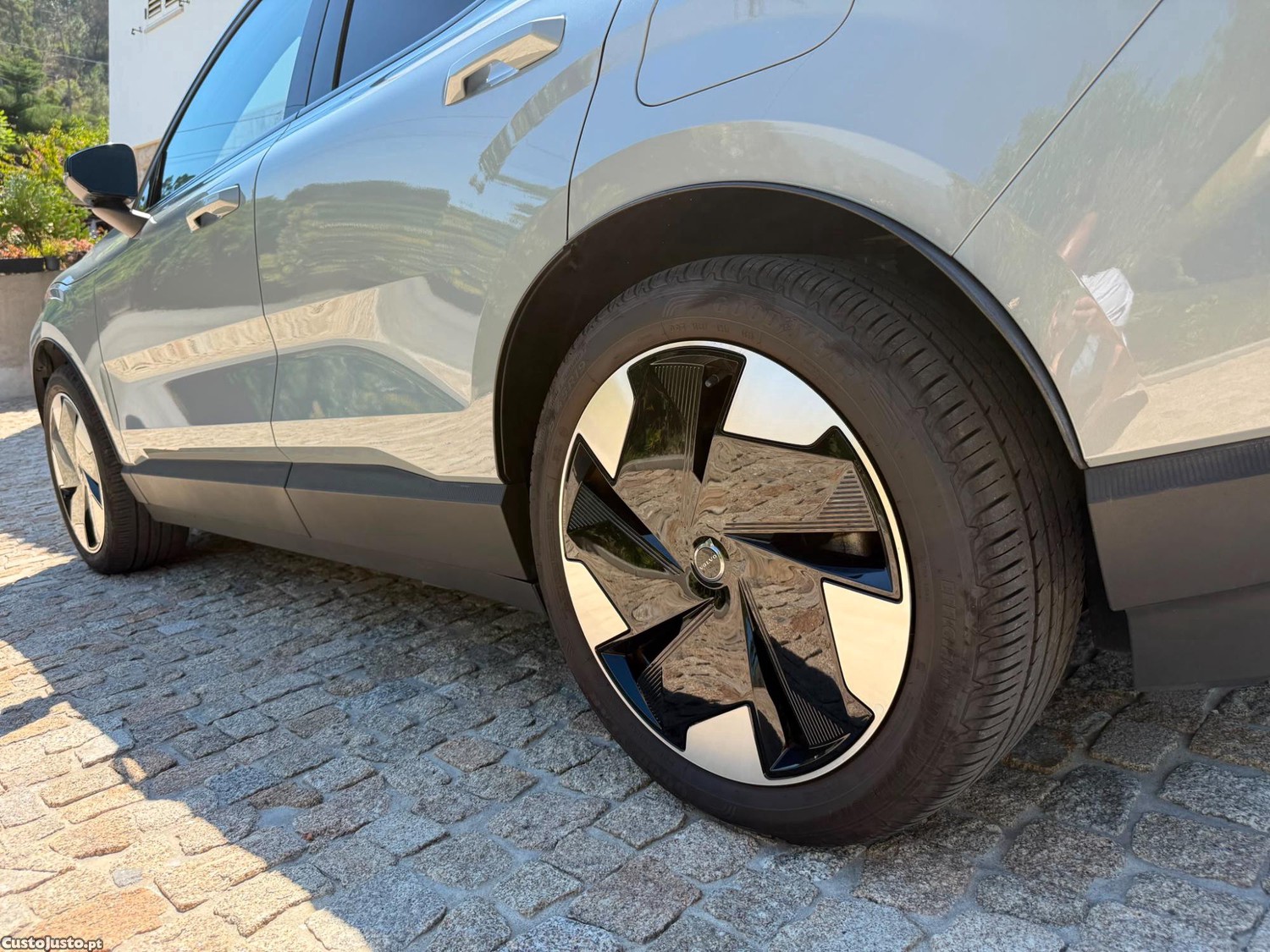 Volvo EX 30 Extended Range Plus — fotografia 4