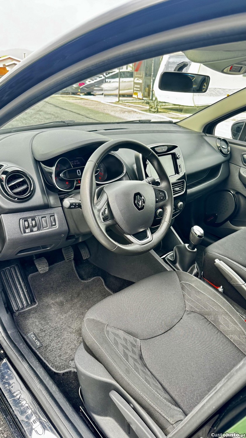 Renault Clio Limited edition — fotografia 11